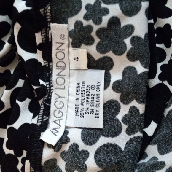 Elegant Black and White Floral Dress Xs - Picture 6 of 6